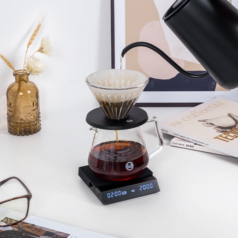 I love this scale (Timemore Black Mirror nano), in my opinion it is better  than a Acaia Lunar (190$) for the price that is economical ($80) :  r/espresso